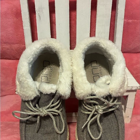 Cozy Gray Hey Dudes Size 9 - Picture 2 of 4